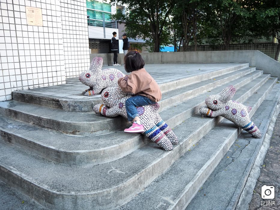 捷運中山站-美術公園臺北傳奇 (9).JPG