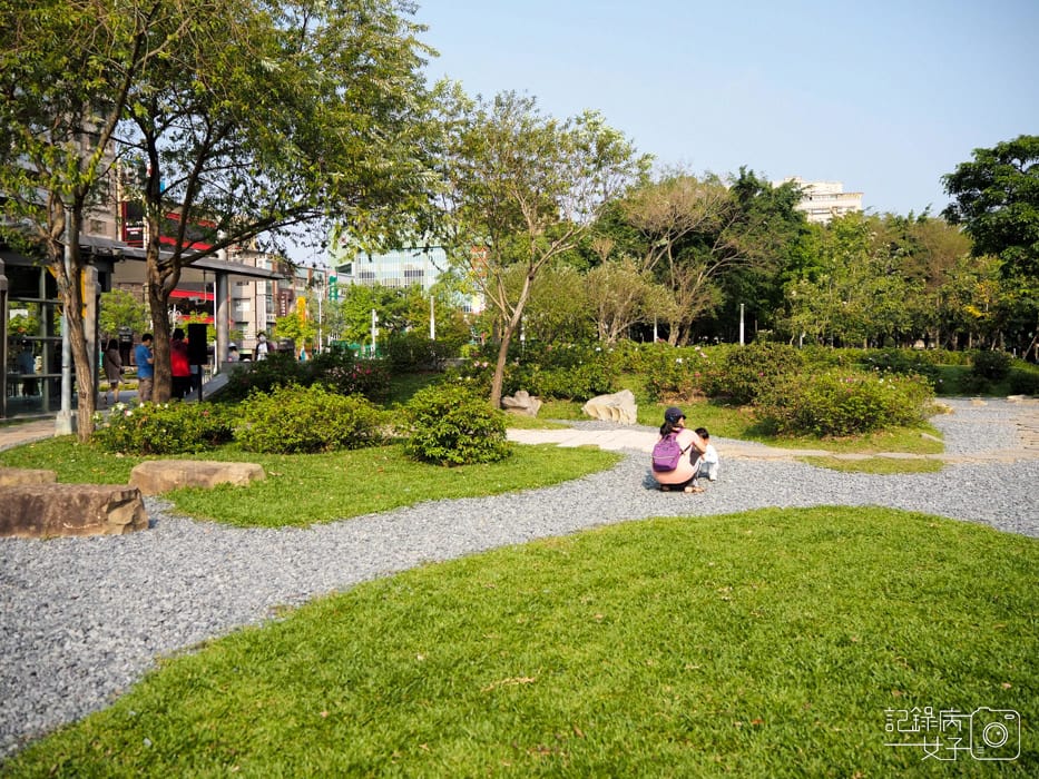 2020台北杜鵑花季_大安森林公園x捷運站水幕表演 (2).JPG 2020台北杜鵑花季_大安森林公園x捷運站水幕表演 (2).JPG