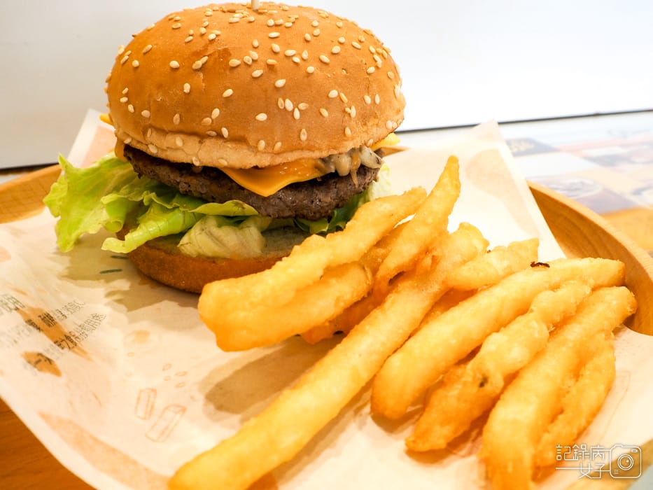 Q Burgerx蕈菇厚牛堡11.jpg Q Burgerx蕈菇厚牛堡11.jpg