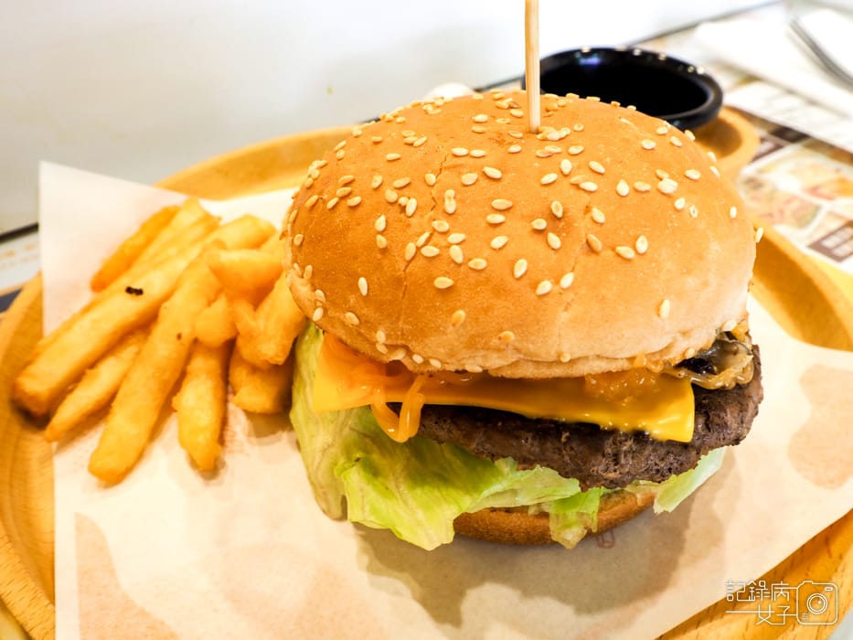 Q Burgerx蕈菇厚牛堡10.jpg Q Burgerx蕈菇厚牛堡10.jpg