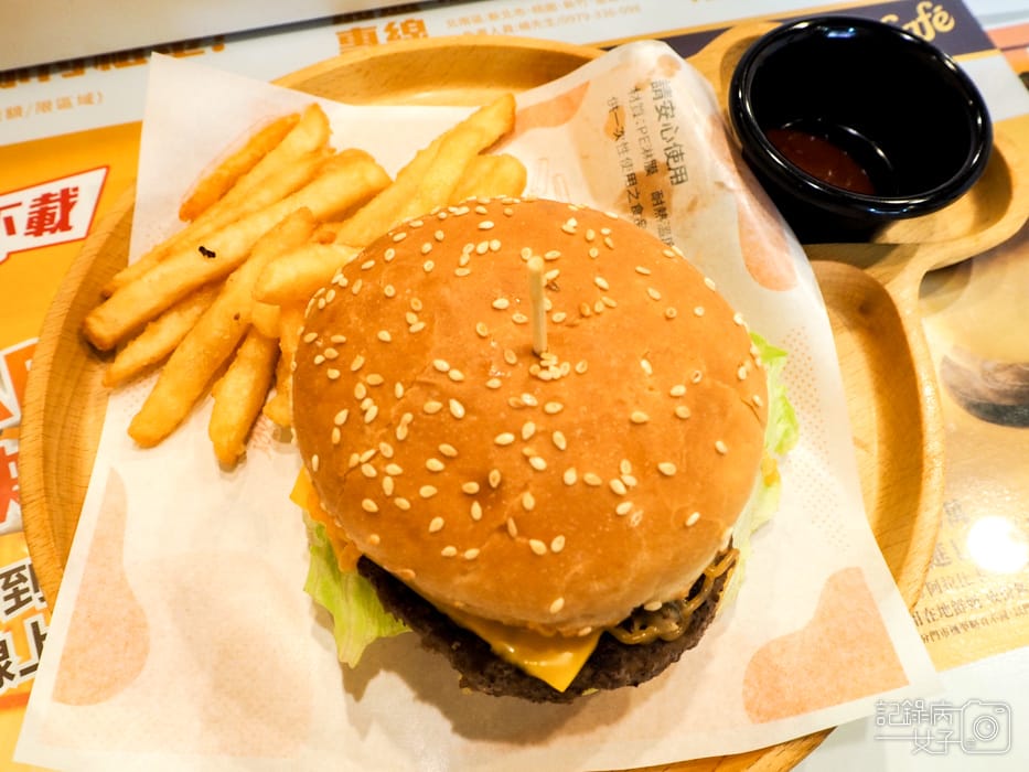 Q Burgerx蕈菇厚牛堡9.jpg Q Burgerx蕈菇厚牛堡9.jpg