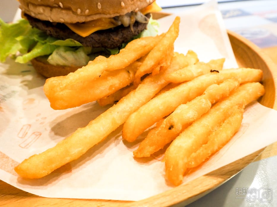 Q Burgerx蕈菇厚牛堡12.jpg Q Burgerx蕈菇厚牛堡12.jpg