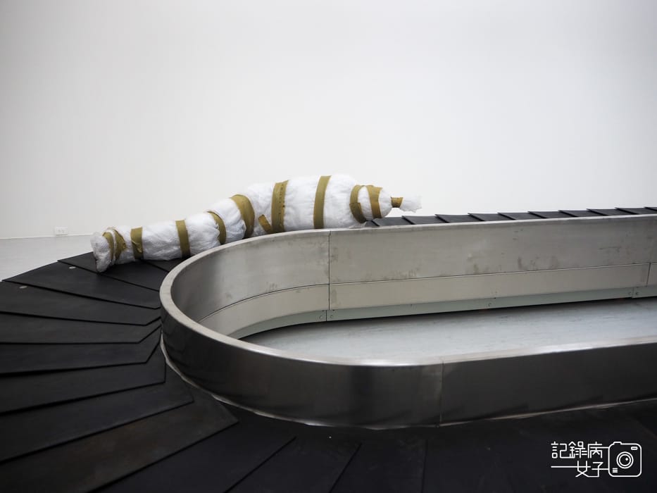 台北美術館機場傳輸帶屍體 痛苦與歡愉曾慶強個展18.jpg 台北美術館機場傳輸帶屍體 痛苦與歡愉曾慶強個展18.jpg