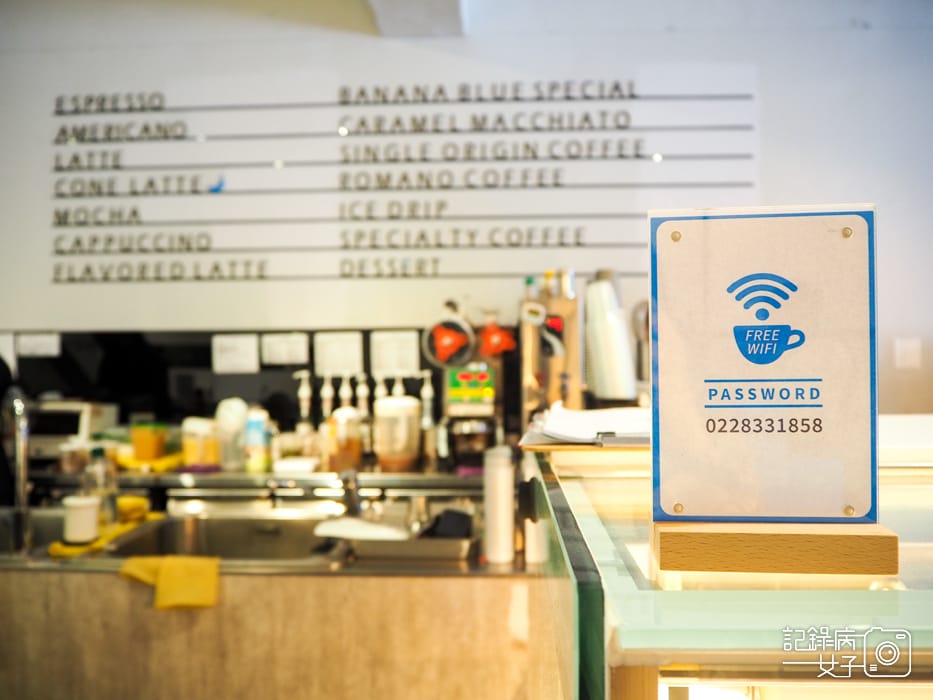 Banana Blue Coffee 藍色香蕉 士林不限時附插座舒適咖啡廳26.jpg