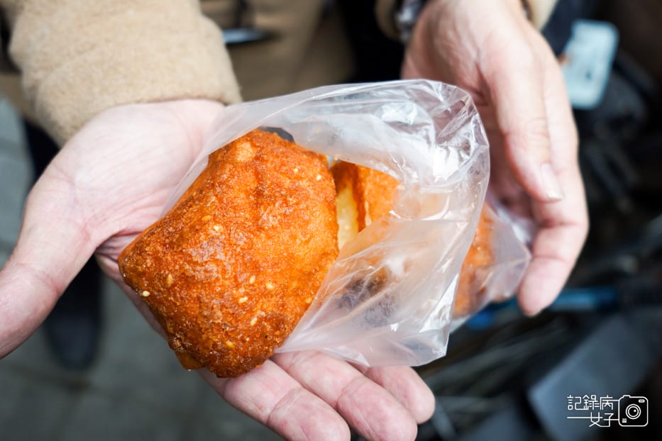 新北美食 關渡八里雙胞胎老店 雙胞胎甜甜圈芋頭餅21.jpg