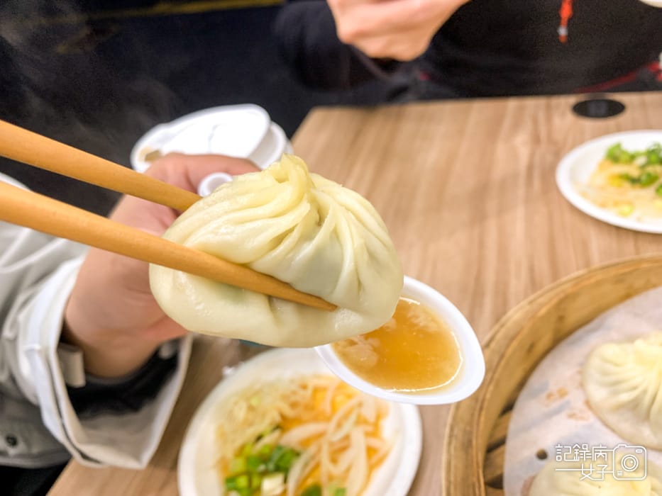 中山湯包洪蒜香湯包原味湯包麻辣小籠湯包皮薄多汁13.jpg 中山湯包洪蒜香湯包原味湯包麻辣小籠湯包皮薄多汁13.jpg