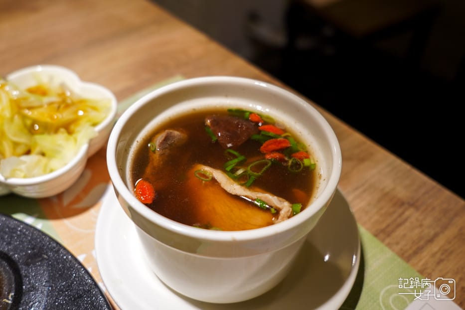 21遼寧夜市林記海南雞飯套餐肉骨茶湯.jpg 21遼寧夜市林記海南雞飯套餐肉骨茶湯.jpg