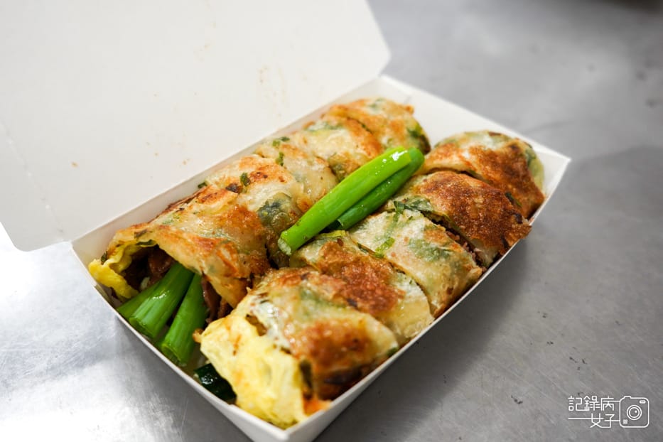 25饒河夜市蔥海手工蔥油餅蔥海捲餅牛肉捲大餅.jpg