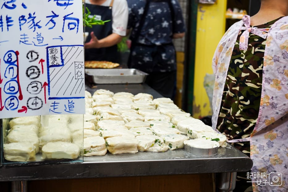 8饒河夜市蔥海手工蔥油餅蔥海捲餅牛肉捲大餅.jpg