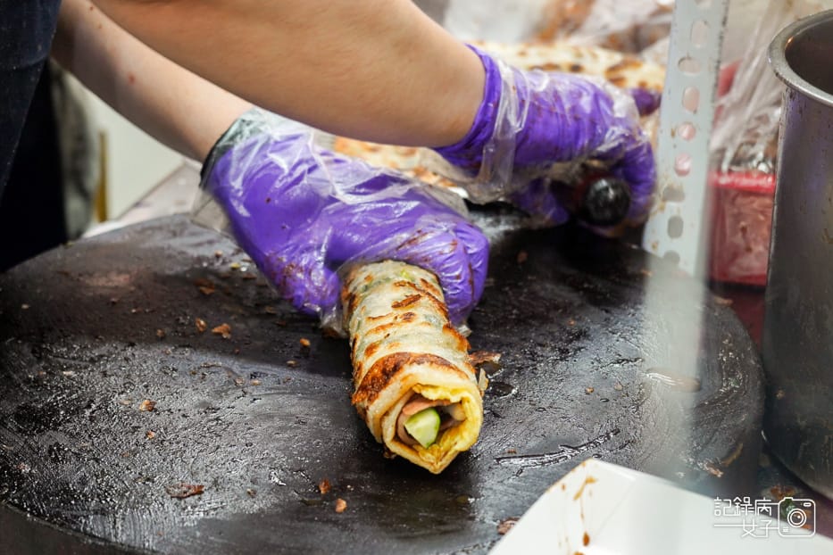 18饒河夜市蔥海手工蔥油餅蔥海捲餅牛肉捲大餅.jpg