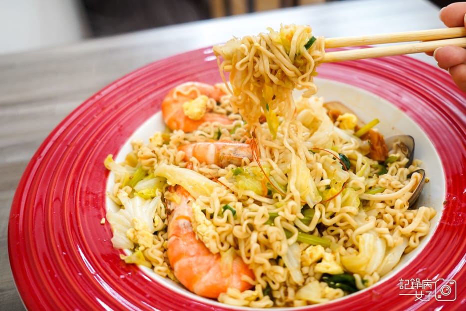 12饒河夜市金門風味館鮮蝦炒泡麵.jpg