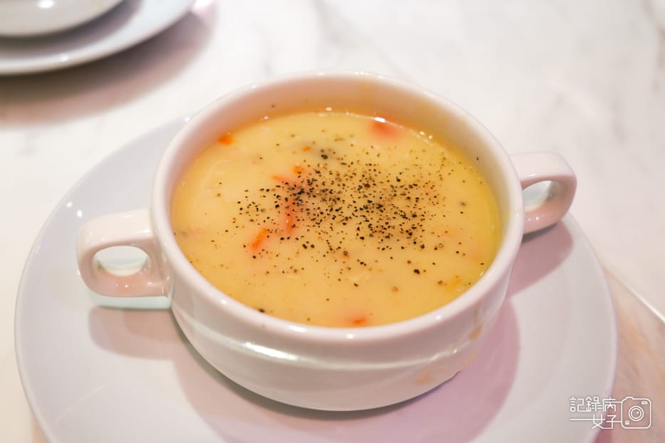 18LIVE PASTA 松江南京悠活義大利麵玉米濃湯.jpg