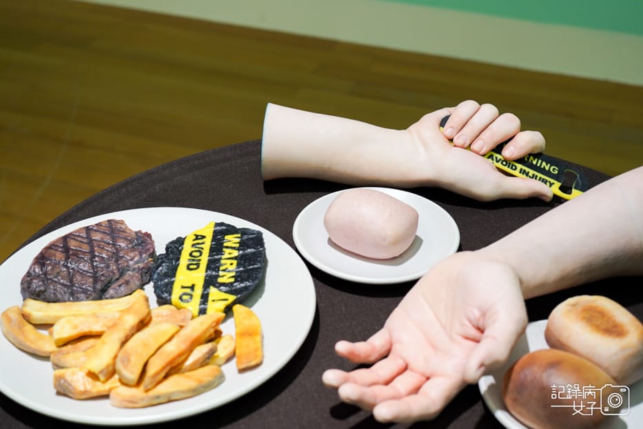 31台北市立美術館 未來身體 超自然雕塑 超寫實超現實蠟像.jpg