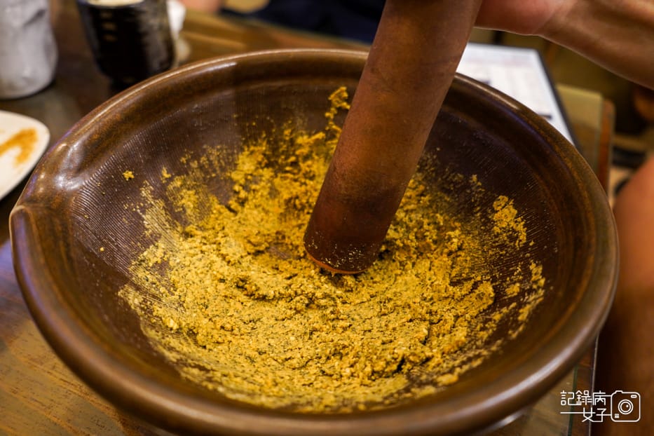 38新竹北埔老街三十九號北埔擂茶創始店磨擂茶.jpg 38新竹北埔老街三十九號北埔擂茶創始店磨擂茶.jpg