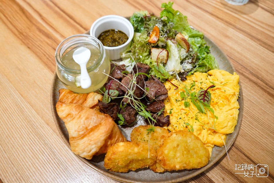 44桃園大園不挑食橫山書法不挑食早午餐火烤骰子牛佐阿根青醬.jpg