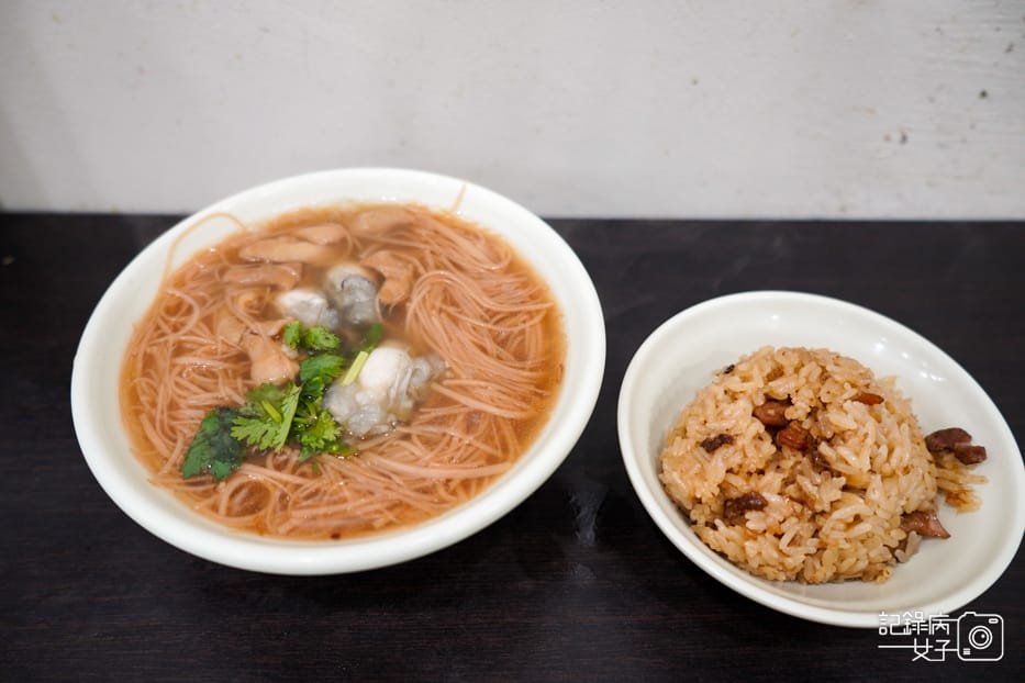 17饒河夜市東發號油飯蚵仔麵線百年老店.jpg