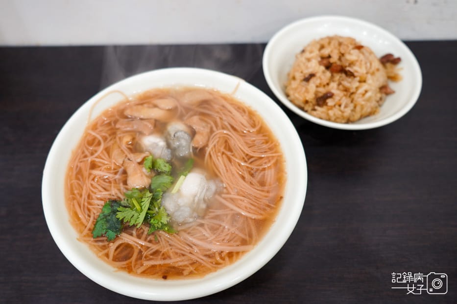 19饒河夜市東發號油飯蚵仔麵線百年老店.jpg
