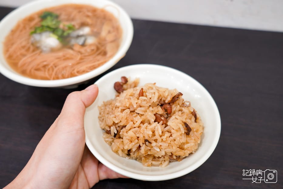 22饒河夜市東發號油飯蚵仔麵線百年老店.jpg