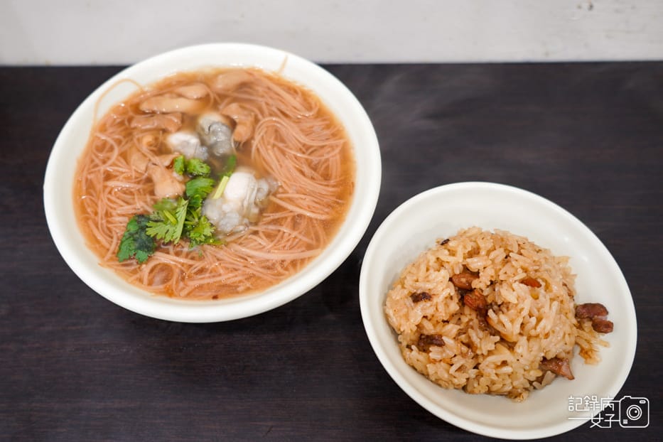 18饒河夜市東發號油飯蚵仔麵線百年老店.jpg