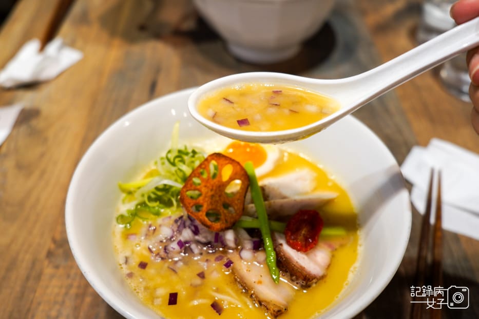 30 桃園三冬麵舖三冬拉麵世界第二好吃布丁煮干醬油拉麵雞白湯拉麵.jpg