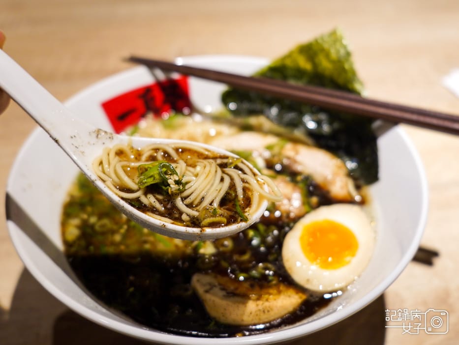 27信義區一真亭ラーメン一真亭拉麵焦蒜蔥叉燒麵.jpg 27信義區一真亭ラーメン一真亭拉麵焦蒜蔥叉燒麵.jpg