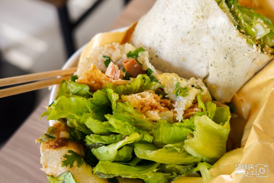 30內湖老大爺煎餅果子醬香燻雞煎餅果子.jpg 30內湖老大爺煎餅果子醬香燻雞煎餅果子.jpg