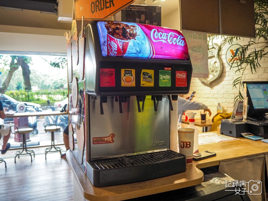 13大安JB Burger 美式漢堡專賣店黃金鱈魚堡牛肉起司堡田園雞腿堡狂野薯條.jpg 13大安JB Burger 美式漢堡專賣店黃金鱈魚堡牛肉起司堡田園雞腿堡狂野薯條.jpg