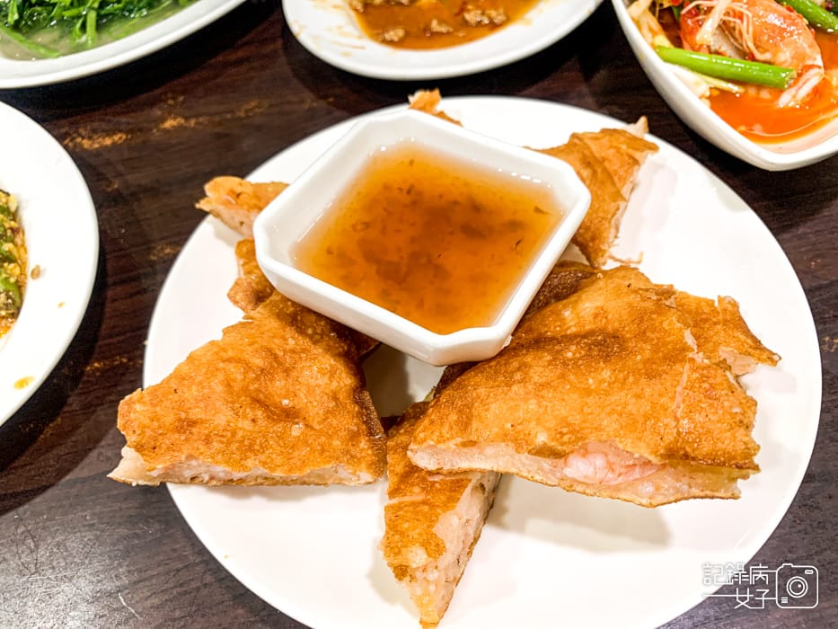 17台北橋三和夜市三重泰式圓料理月亮蝦餅打拋豬椒麻雞檸檬鱸魚.jpg 17台北橋三和夜市三重泰式圓料理月亮蝦餅打拋豬椒麻雞檸檬鱸魚.jpg