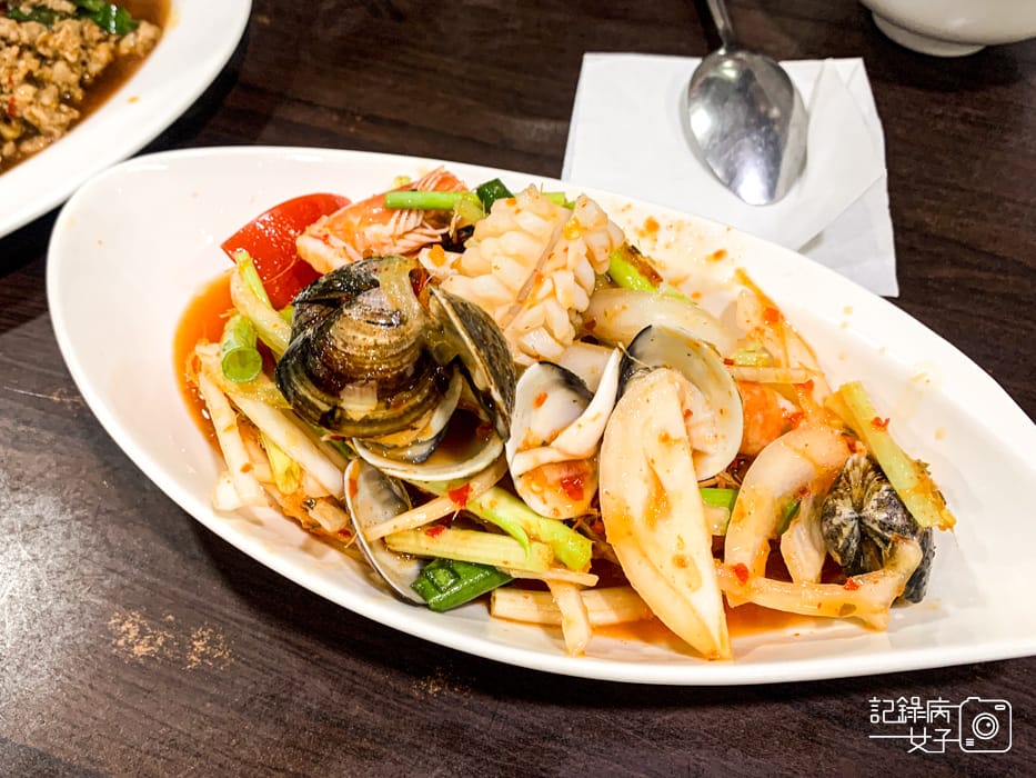 9台北橋三和夜市三重泰式圓料理月亮蝦餅打拋豬椒麻雞檸檬鱸魚.jpg 9台北橋三和夜市三重泰式圓料理月亮蝦餅打拋豬椒麻雞檸檬鱸魚.jpg