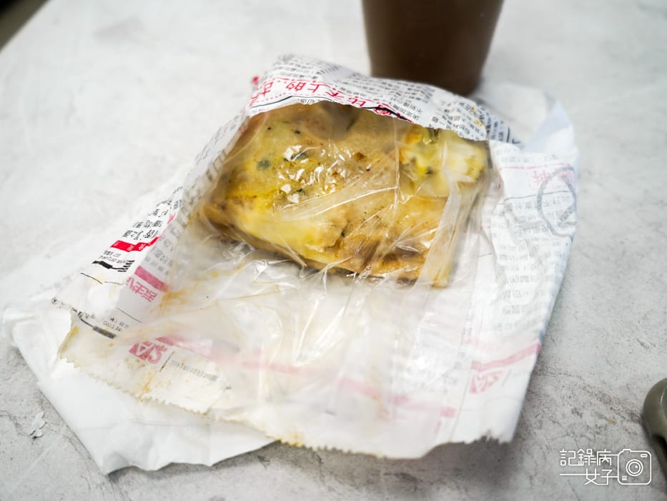 15桃園大園手工報紙蛋餅大園報紙雙蛋蛋餅古早味奶茶.jpg 15桃園大園手工報紙蛋餅大園報紙雙蛋蛋餅古早味奶茶.jpg