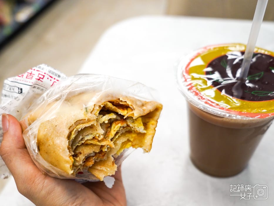 22桃園大園手工報紙蛋餅大園報紙雙蛋蛋餅古早味奶茶.jpg 22桃園大園手工報紙蛋餅大園報紙雙蛋蛋餅古早味奶茶.jpg