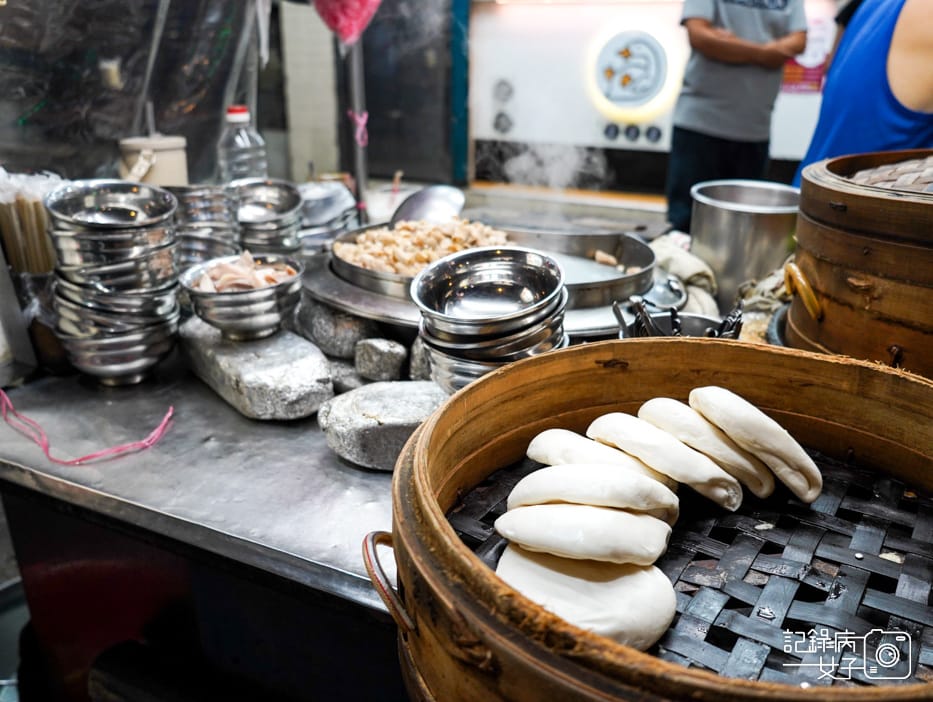 10延三夜市台北橋頭魯肉飯刈包.jpg