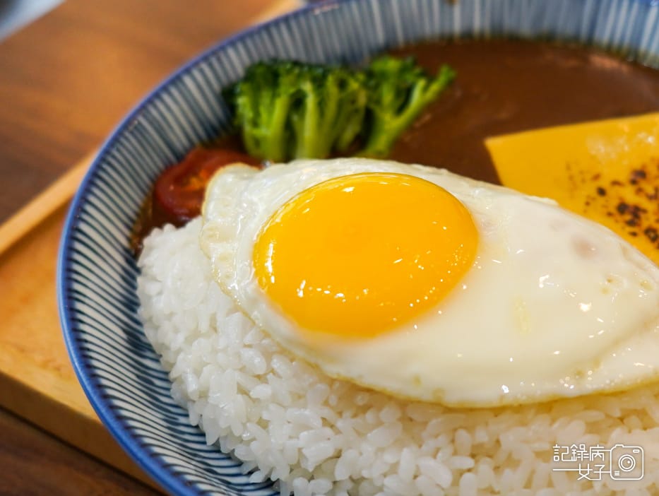 16大叔食事咖喱飯半熟蛋.jpg 16大叔食事咖喱飯半熟蛋.jpg