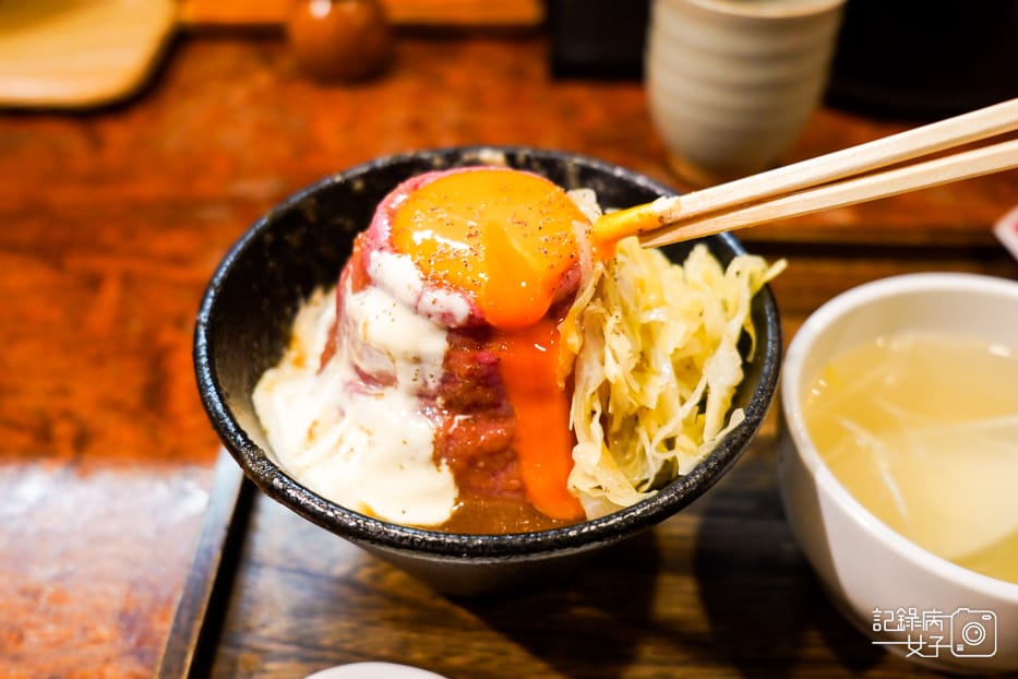 22秋葉原美食ーストビーフRoast Beef 大野烤黑毛和牛肉蓋飯半熟蛋.jpg