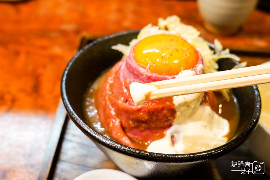 20秋葉原美食ーストビーフRoast Beef 大野烤黑毛和牛肉蓋飯半熟蛋.jpg