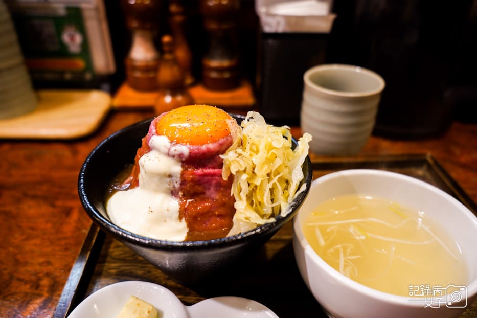 14秋葉原美食ーストビーフRoast Beef 大野烤黑毛和牛肉蓋飯半熟蛋.jpg