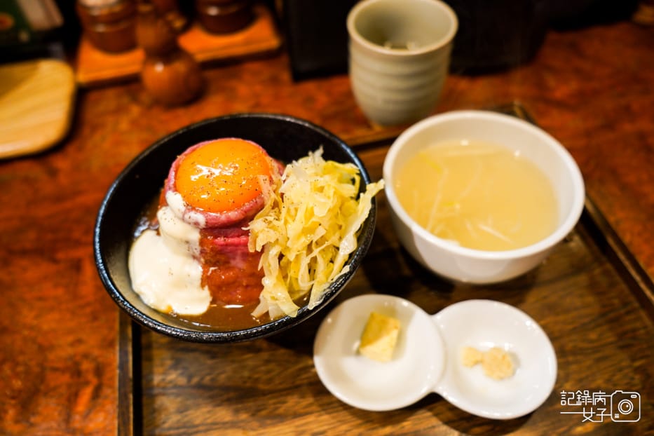 13秋葉原美食ーストビーフRoast Beef 大野烤黑毛和牛肉蓋飯半熟蛋.jpg