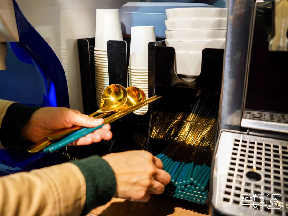 15華山三創湯神頂級和牛牛肉麵牛骨湯頭 M9和牛牛肉麵潮州牛肉丸.jpg 15華山三創湯神頂級和牛牛肉麵牛骨湯頭 M9和牛牛肉麵潮州牛肉丸.jpg