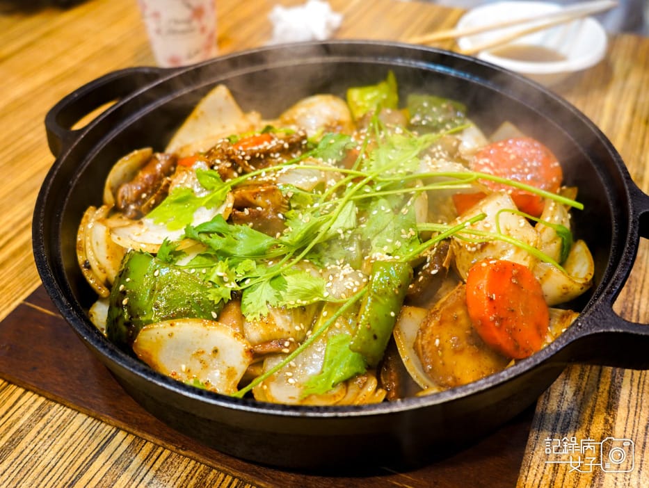 23新北中和南勢角青丹扎西新疆青藏料理羊騷味青藏羊排炕鍋大盤雞鍋皮帶寬麵.jpg 23新北中和南勢角青丹扎西新疆青藏料理羊騷味青藏羊排炕鍋大盤雞鍋皮帶寬麵.jpg