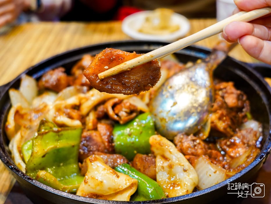 42新北中和南勢角青丹扎西新疆青藏料理羊騷味青藏羊排炕鍋大盤雞鍋皮帶寬麵.jpg 42新北中和南勢角青丹扎西新疆青藏料理羊騷味青藏羊排炕鍋大盤雞鍋皮帶寬麵.jpg