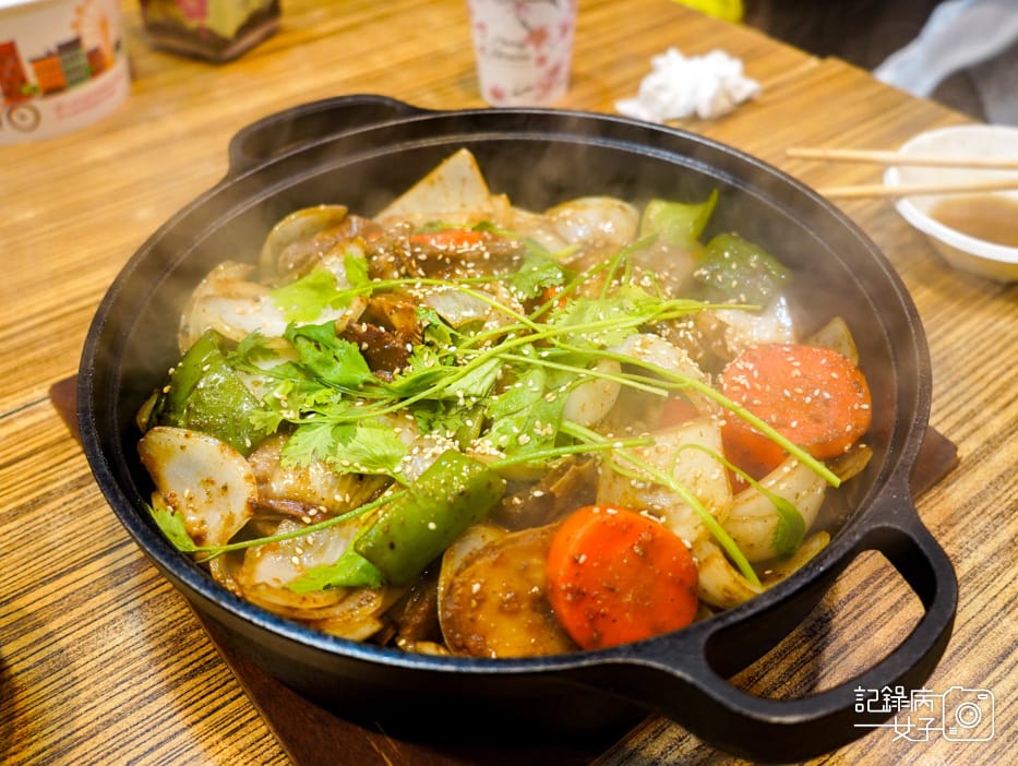 22新北中和南勢角青丹扎西新疆青藏料理羊騷味青藏羊排炕鍋大盤雞鍋皮帶寬麵.jpg 22新北中和南勢角青丹扎西新疆青藏料理羊騷味青藏羊排炕鍋大盤雞鍋皮帶寬麵.jpg