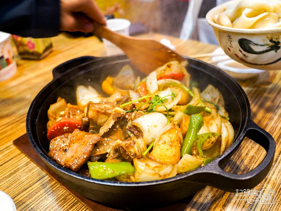 27新北中和南勢角青丹扎西新疆青藏料理羊騷味青藏羊排炕鍋大盤雞鍋皮帶寬麵.jpg 27新北中和南勢角青丹扎西新疆青藏料理羊騷味青藏羊排炕鍋大盤雞鍋皮帶寬麵.jpg