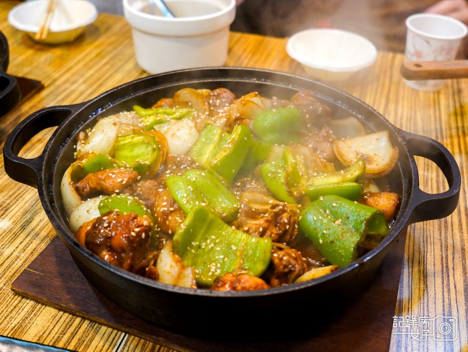 32新北中和南勢角青丹扎西新疆青藏料理羊騷味青藏羊排炕鍋大盤雞鍋皮帶寬麵.jpg 32新北中和南勢角青丹扎西新疆青藏料理羊騷味青藏羊排炕鍋大盤雞鍋皮帶寬麵.jpg