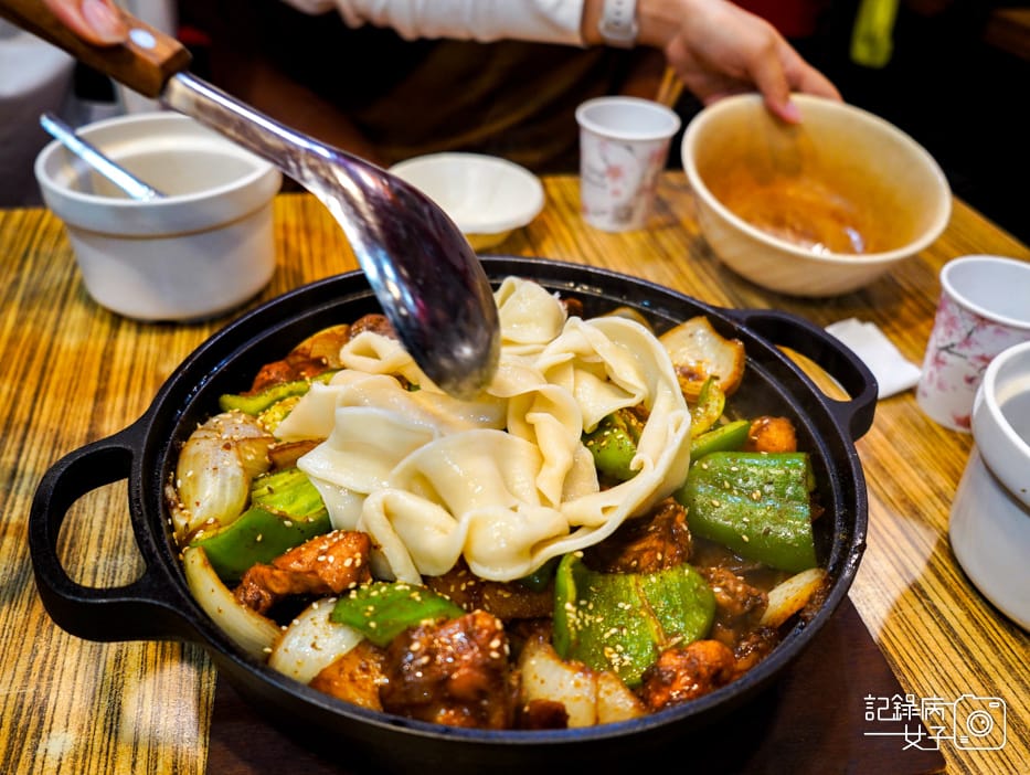 33新北中和南勢角青丹扎西新疆青藏料理羊騷味青藏羊排炕鍋大盤雞鍋皮帶寬麵.jpg 33新北中和南勢角青丹扎西新疆青藏料理羊騷味青藏羊排炕鍋大盤雞鍋皮帶寬麵.jpg