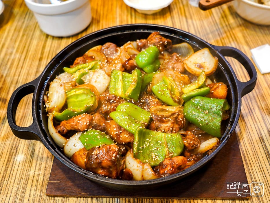 31新北中和南勢角青丹扎西新疆青藏料理羊騷味青藏羊排炕鍋大盤雞鍋皮帶寬麵.jpg 31新北中和南勢角青丹扎西新疆青藏料理羊騷味青藏羊排炕鍋大盤雞鍋皮帶寬麵.jpg