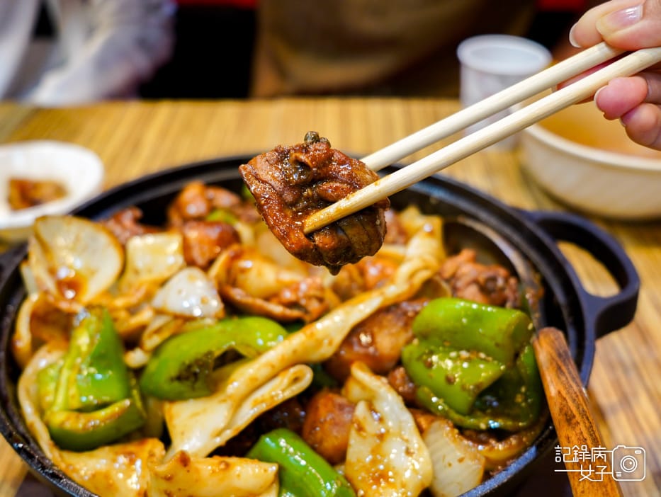 39新北中和南勢角青丹扎西新疆青藏料理羊騷味青藏羊排炕鍋大盤雞鍋皮帶寬麵.jpg 39新北中和南勢角青丹扎西新疆青藏料理羊騷味青藏羊排炕鍋大盤雞鍋皮帶寬麵.jpg