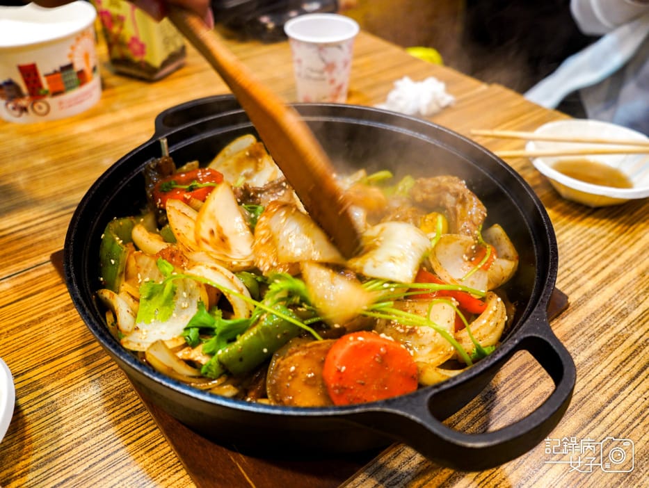 24新北中和南勢角青丹扎西新疆青藏料理羊騷味青藏羊排炕鍋大盤雞鍋皮帶寬麵.jpg 24新北中和南勢角青丹扎西新疆青藏料理羊騷味青藏羊排炕鍋大盤雞鍋皮帶寬麵.jpg