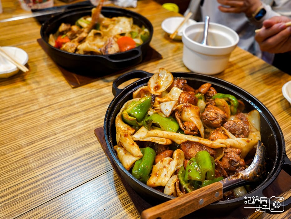 36新北中和南勢角青丹扎西新疆青藏料理羊騷味青藏羊排炕鍋大盤雞鍋皮帶寬麵.jpg 36新北中和南勢角青丹扎西新疆青藏料理羊騷味青藏羊排炕鍋大盤雞鍋皮帶寬麵.jpg