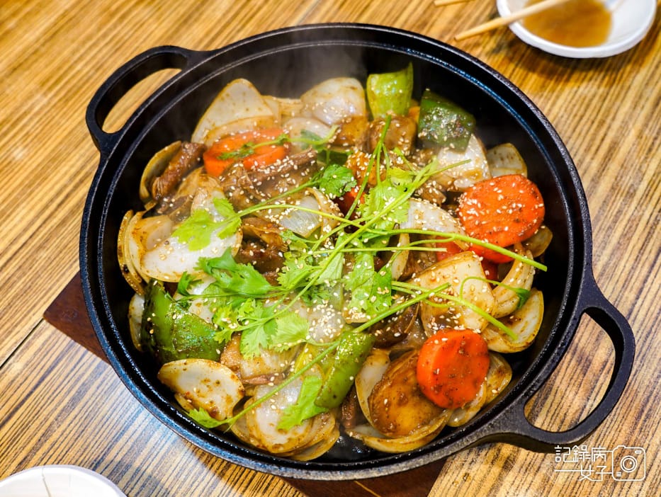 21新北中和南勢角青丹扎西新疆青藏料理羊騷味青藏羊排炕鍋大盤雞鍋皮帶寬麵.jpg 21新北中和南勢角青丹扎西新疆青藏料理羊騷味青藏羊排炕鍋大盤雞鍋皮帶寬麵.jpg