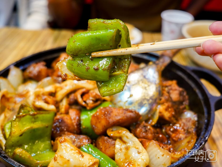 41新北中和南勢角青丹扎西新疆青藏料理羊騷味青藏羊排炕鍋大盤雞鍋皮帶寬麵.jpg 41新北中和南勢角青丹扎西新疆青藏料理羊騷味青藏羊排炕鍋大盤雞鍋皮帶寬麵.jpg